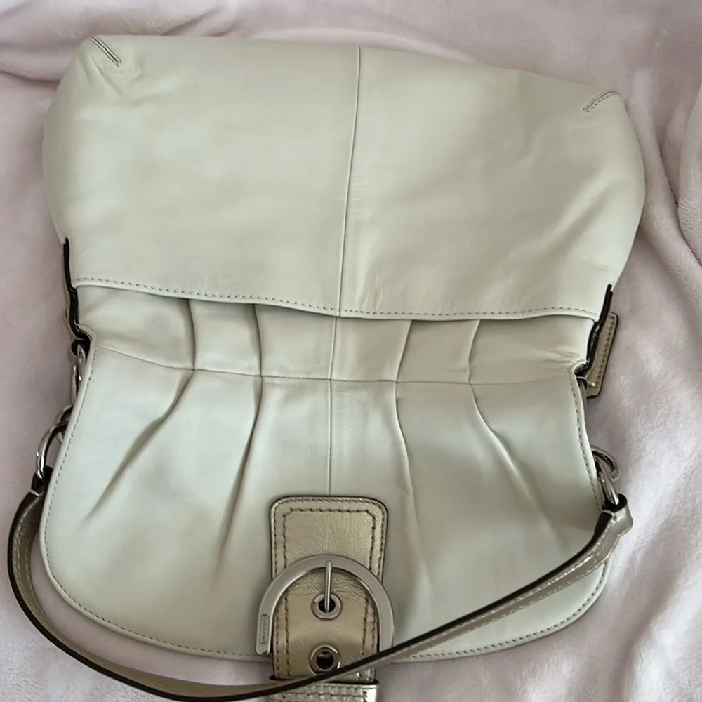 Coach bag cream and gold lavender inside - Picture 10 of 16